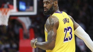 【现场】洛城德比詹姆斯发威 湖人强势逆转快艇