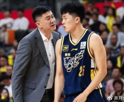 九游下载安装-14分钟0分，比陈家政出场时间还多，球迷：什么关系户能在广东混7年？|张皓嘉|锋线|杜锋|篮板|广东男篮_新浪体育_新浪新闻
