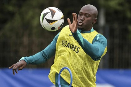 九游网页版-FM：吉达联合想要跟贝尔温和佩雷拉续约，球员愿继续效力